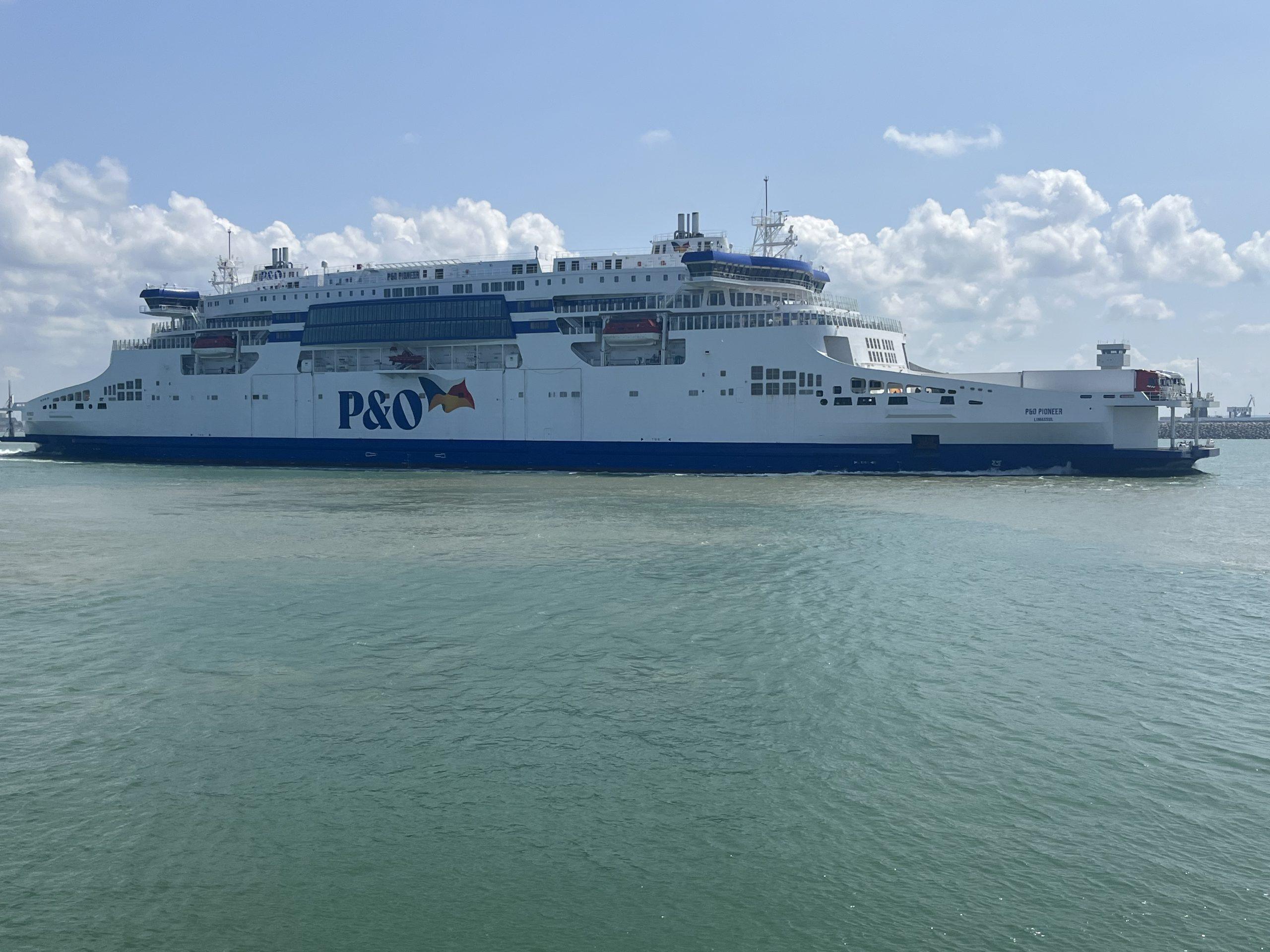 1er service commercial du Pioneer au départ de Calais