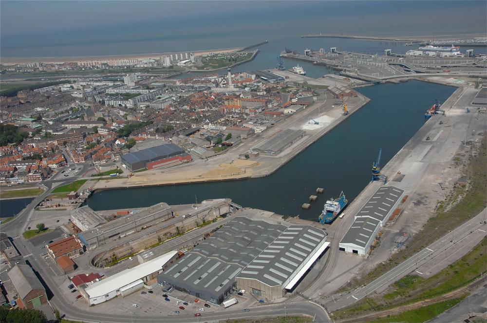 Vue aérienne du bassin et quai de commerce