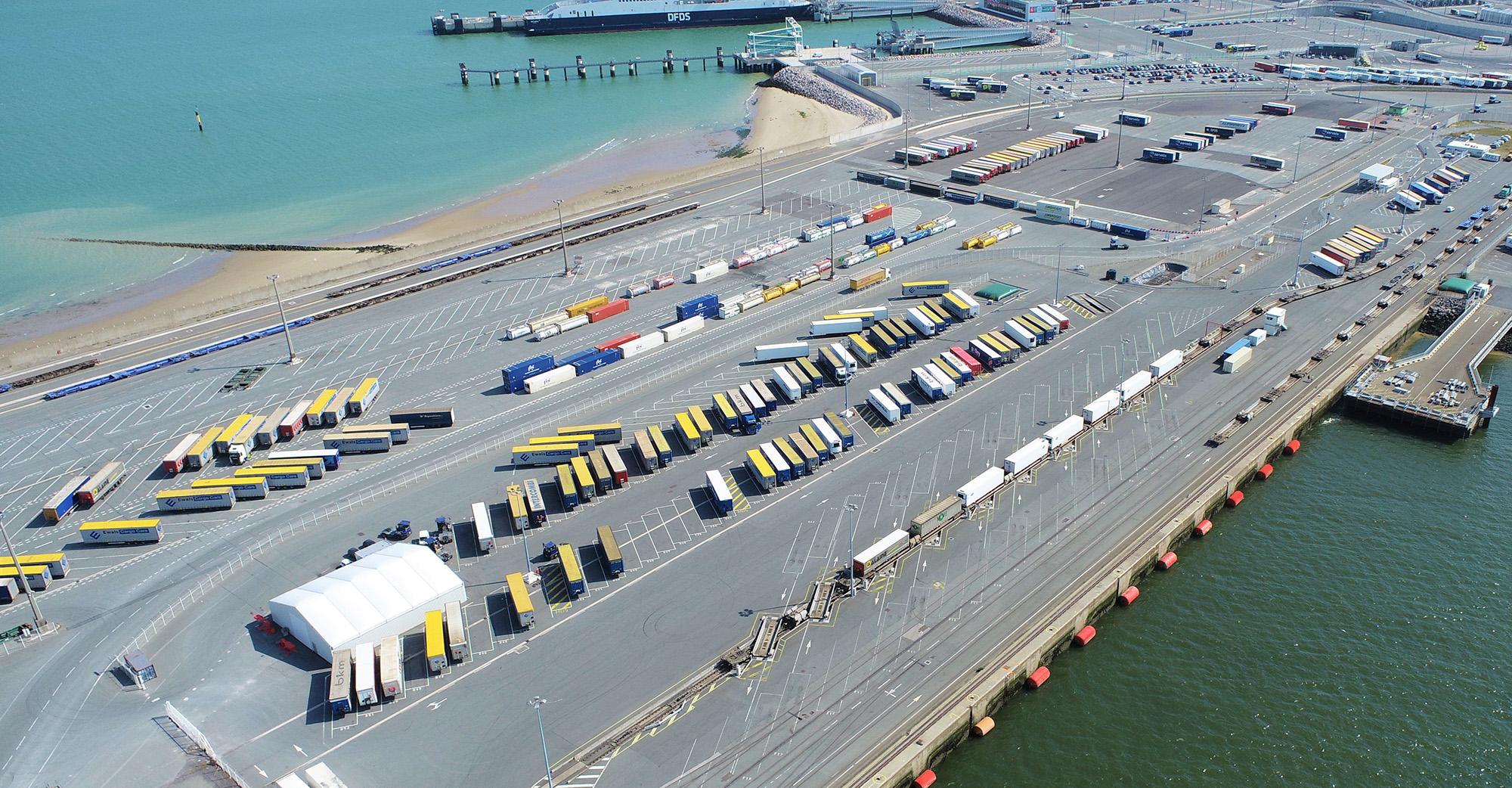 Plateformes et services ferroviaires vue du ciel